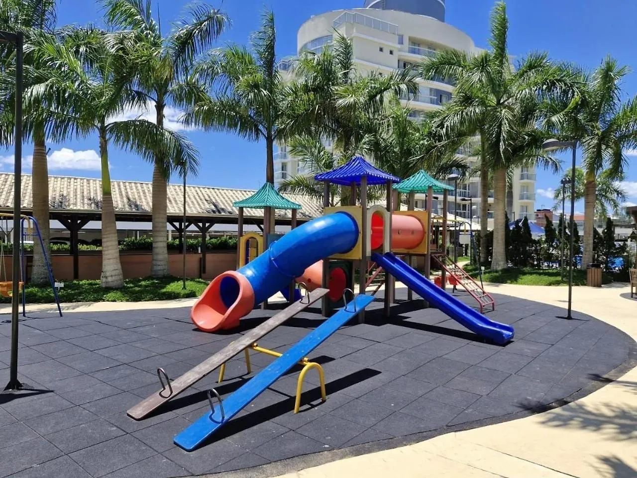 Piscina Com Bar Molhado, Beto Carrero Homeclub Penha